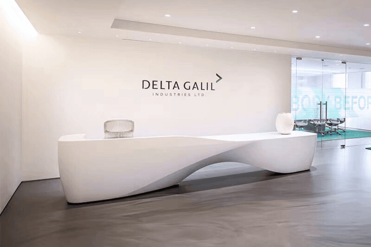 YHS Custom solid surface stone Reception Desk White Shaped Creative